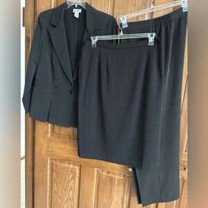 3 PC WOMEN’S SUIT  SIZE 16W